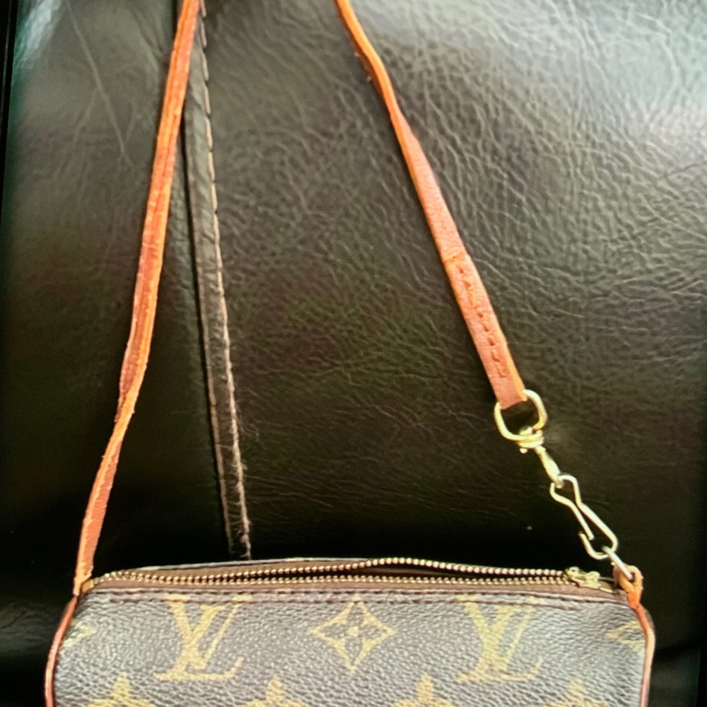 AUTHENTIC Louis Vuitton Monogram Papillon Pochette